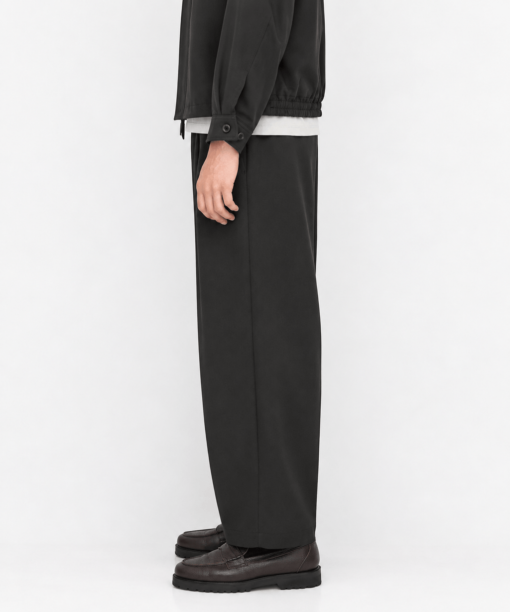 United Tokyo 超撥水 SUPER 120‘s WOOL GABARDINE 2Pleated barrel-leg pants
