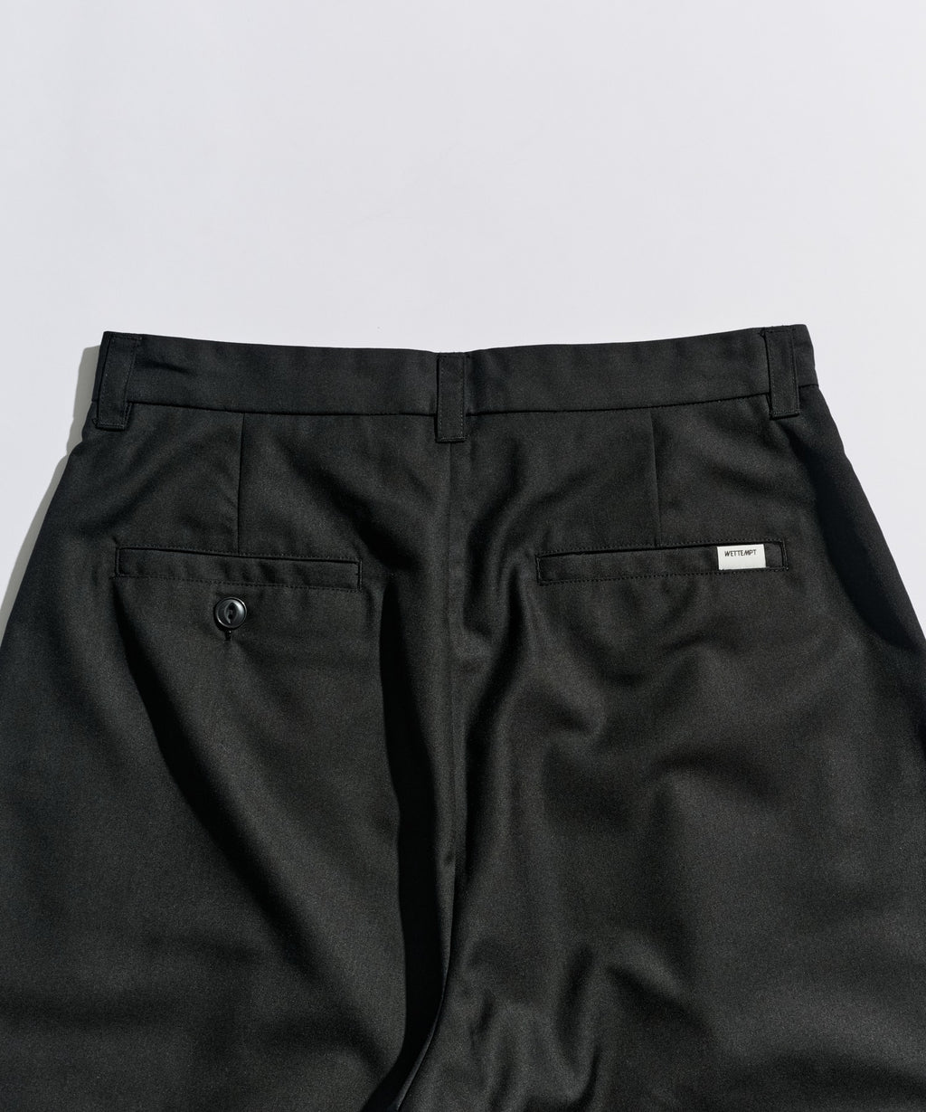 WETTEMPT
FUNCTIONAL 1 TUCK HALF SLACKS