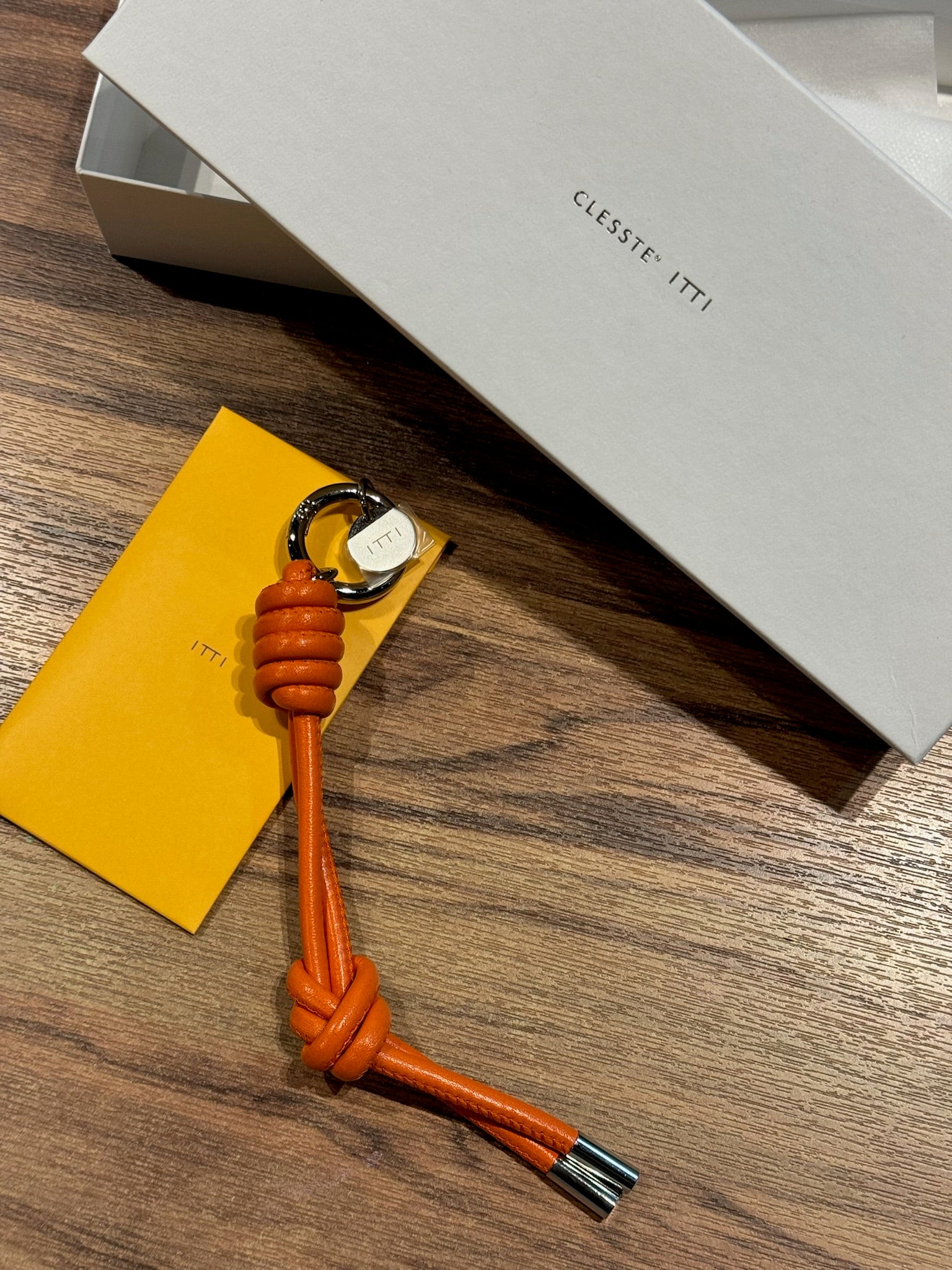 clesste LEATHER KNOT CHARM FOR ITTI