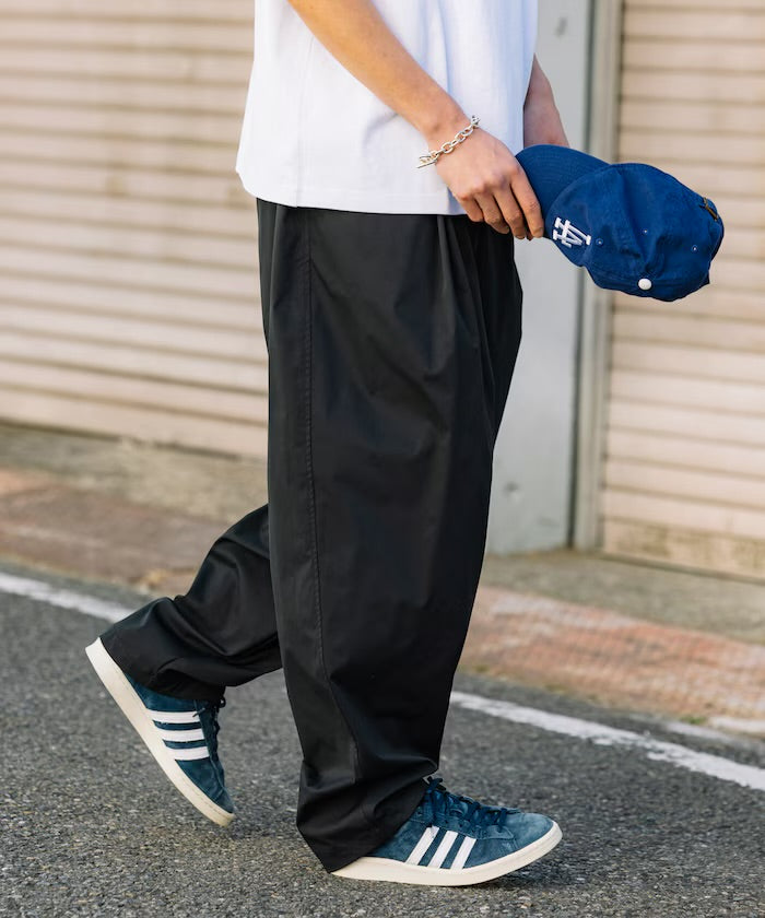 FREAK'S STORE
Easy Care Fabric Wide Silhouette Double Tuck Slacks