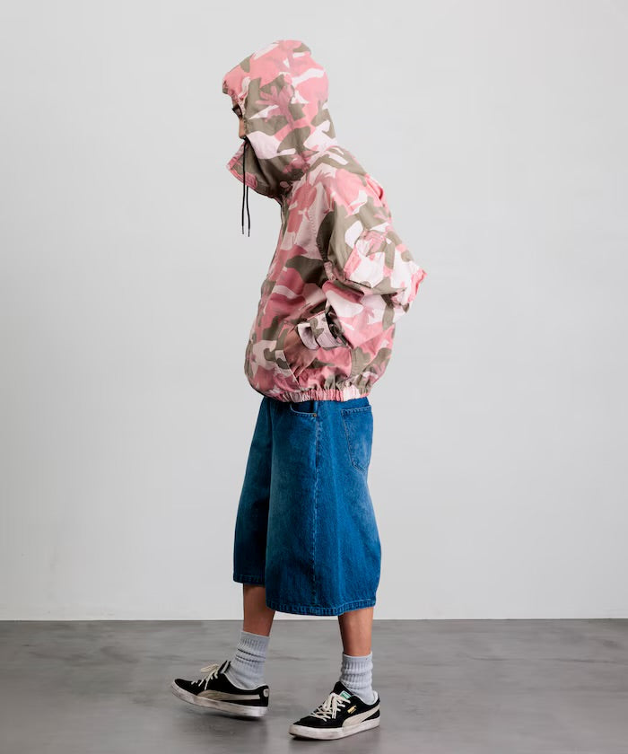 FREAK'S STORE
Wide silhouette, one-wash, curved denim cropped Pants