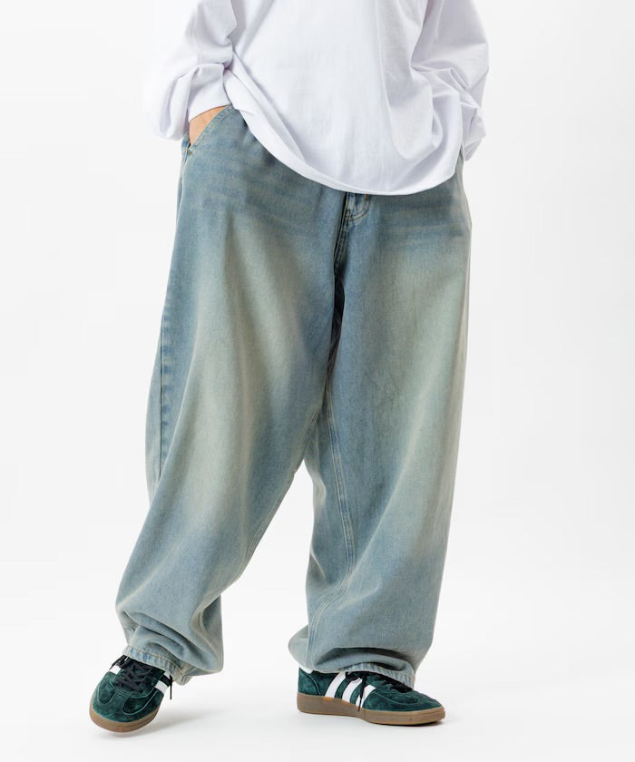 新款預訂 FREAK'S STOREWide silhouette barrel leg denim pants