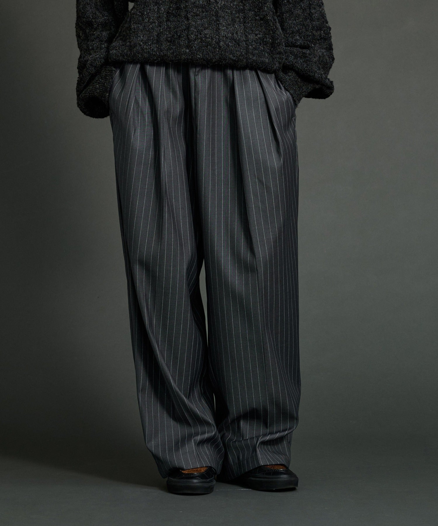 WETTEMPT
2 TUCK EASY STRIPE SLACKS