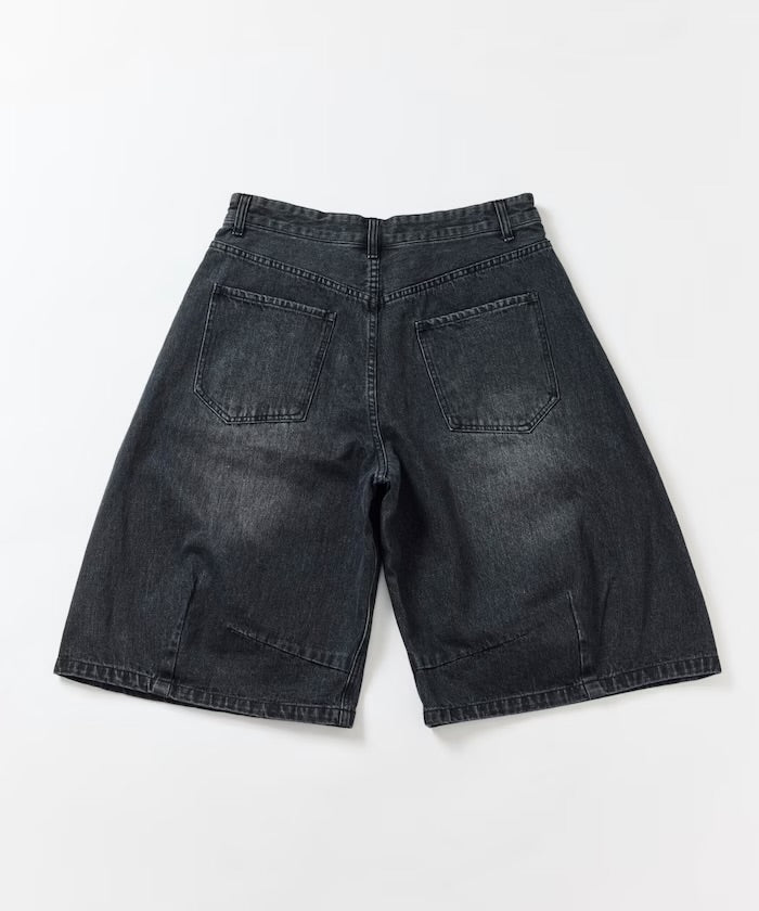 FREAK'S STORE
Wide silhouette, one-wash, curved denim cropped Pants