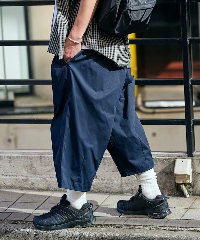 FREAK'S STORE
Easy Care Fabric Wide-leg Two-pleat Three-quarter Length Barrel Shorts