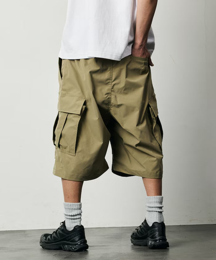 FREAK'S STORE
Quick Dry Fabric Wide-fit Poly Rip-cloth Short Cargo Pants