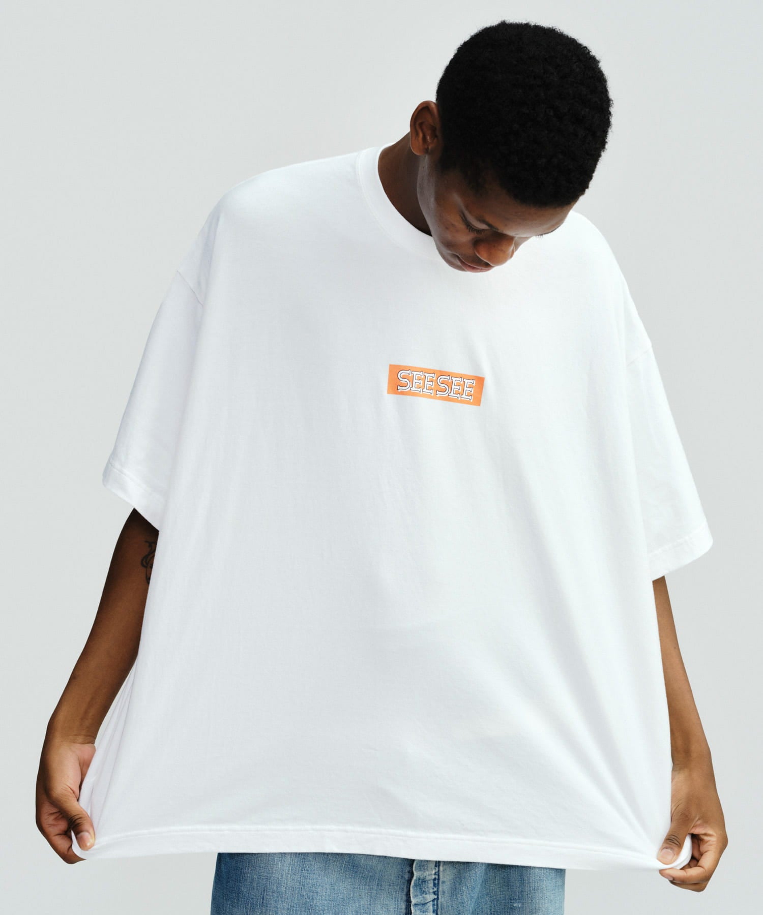 SEE SEE　SUPER BIG SQUARE LOGO TEE