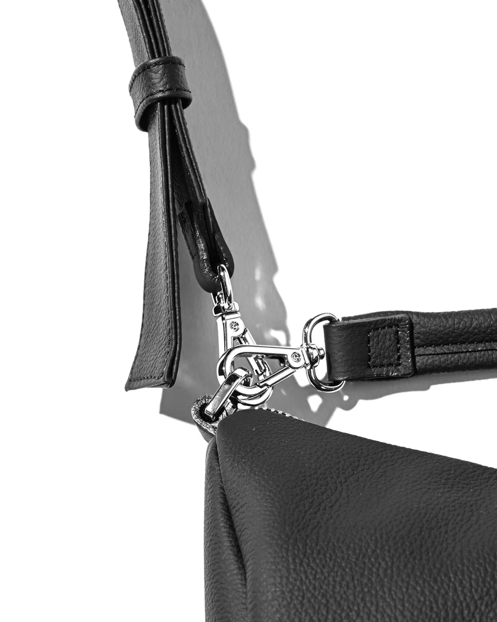CLESSTE
GRAIN LEATHER DAYOFF BAG MINI