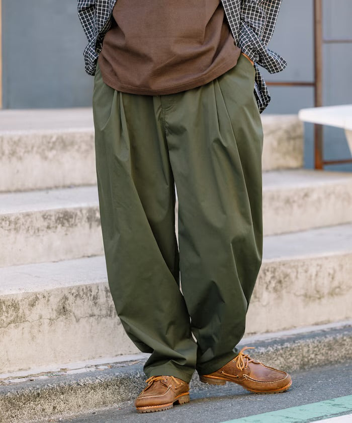 FREAK'S STORE
Easy Care Fabric Wide Silhouette Double Tuck Slacks