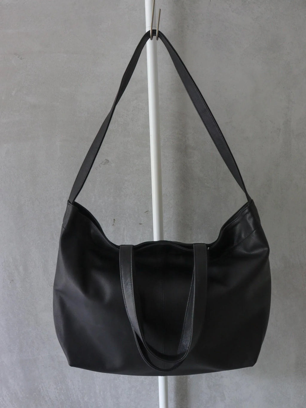 UNIVERSAL PRODUCTS. ”LEATHER TOTE BAG“