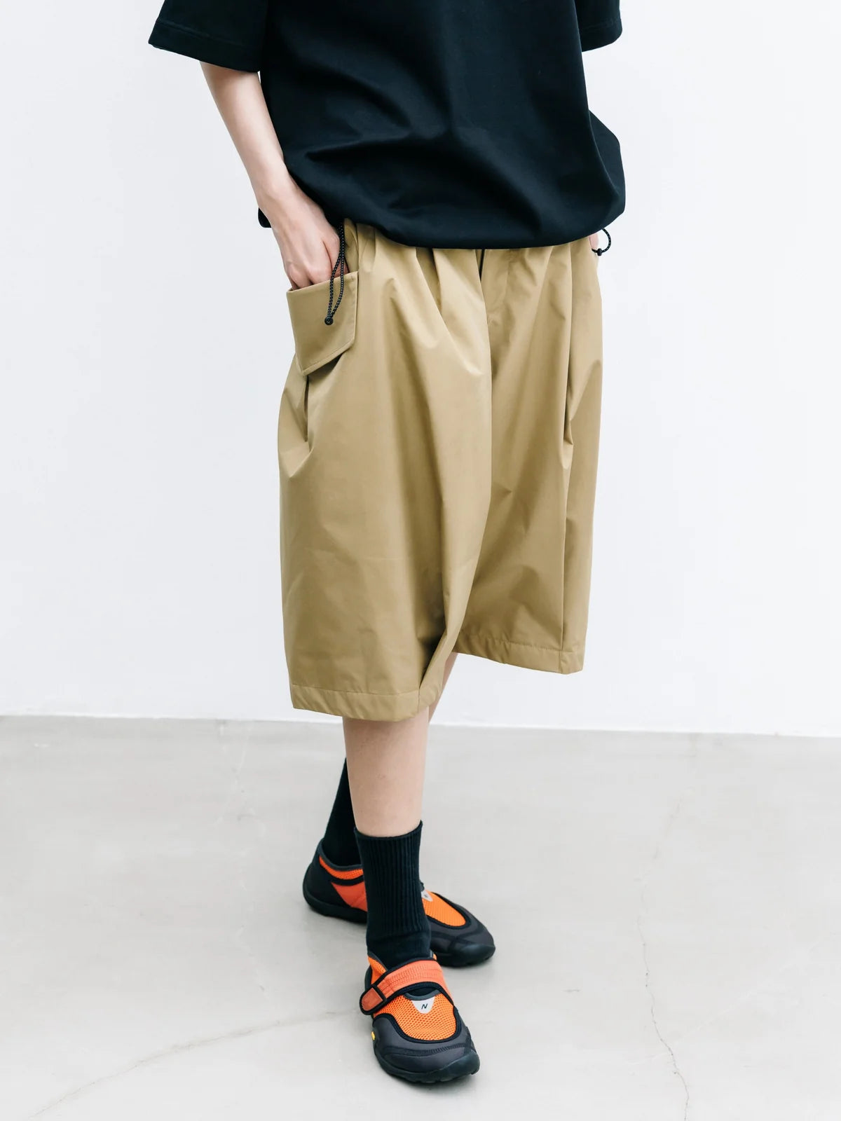 CLESSTE
+PHENIX WINDSTOPPER® BY GORE-TEX LABS CITY FLAP WIDE BALLOON HALF PANTS