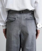 將圖片載入圖庫檢視器 Graphpaper
Selvage Denim Two Tuck Pants -LIGHT FADE-
