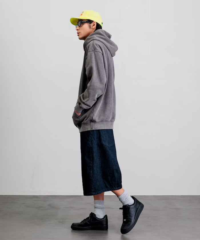 FREAK'S STORE
Wide silhouette, one-wash, curved denim cropped Pants