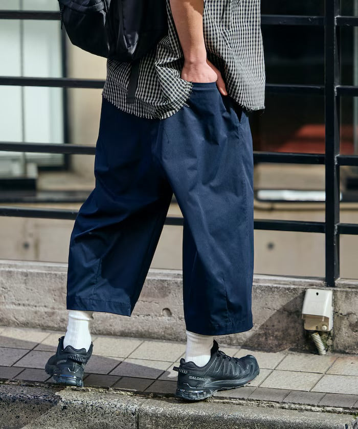 FREAK'S STORE
Easy Care Fabric Wide-leg Two-pleat Three-quarter Length Barrel Shorts