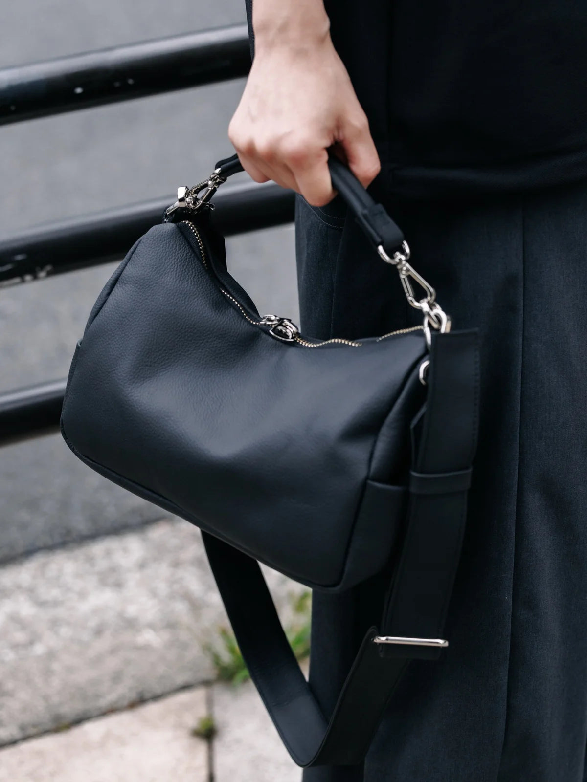 CLESSTE
GRAIN LEATHER DAYOFF BAG MINI
