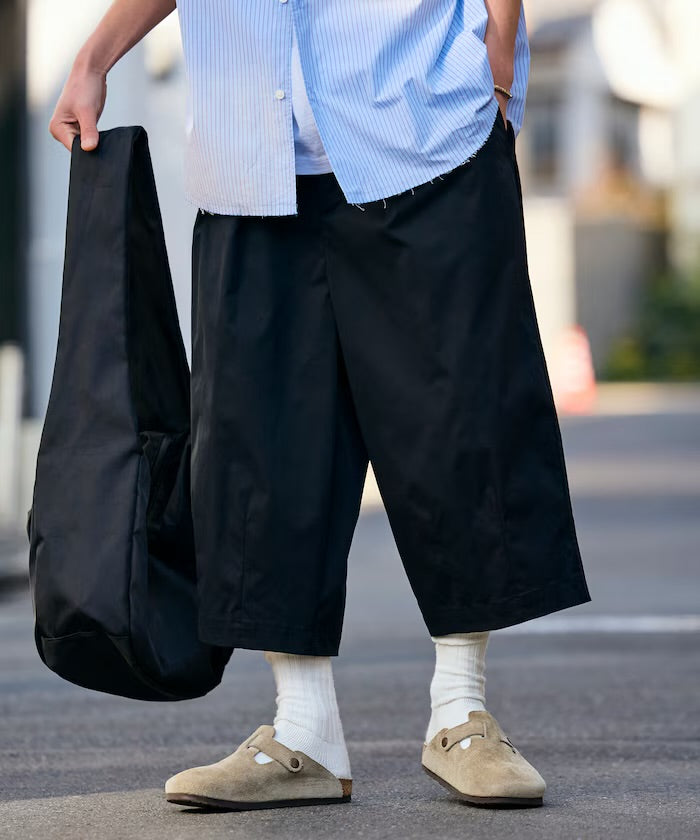 FREAK'S STORE
Easy Care Fabric Wide-leg Two-pleat Three-quarter Length Barrel Shorts