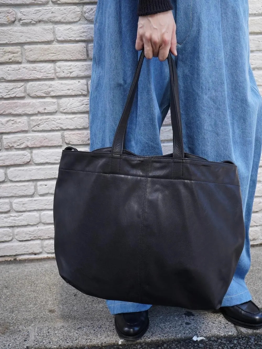 UNIVERSAL PRODUCTS. ”LEATHER TOTE BAG“