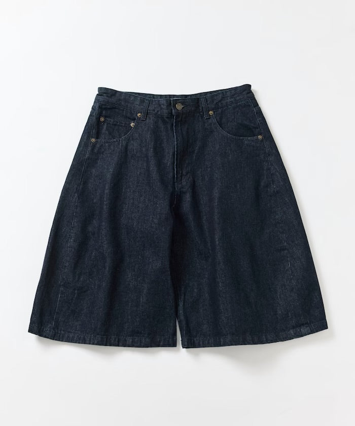 FREAK'S STORE
Wide silhouette, one-wash, curved denim cropped Pants