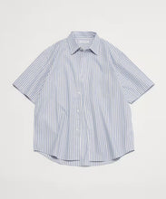 將圖片載入圖庫檢視器 預訂FREAK&#39;S STORE
Typewriter Regular Collar Short Sleeve Striped Shirt
