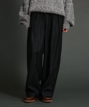 將圖片載入圖庫檢視器 WETTEMPT
2 TUCK EASY STRIPE SLACKS
