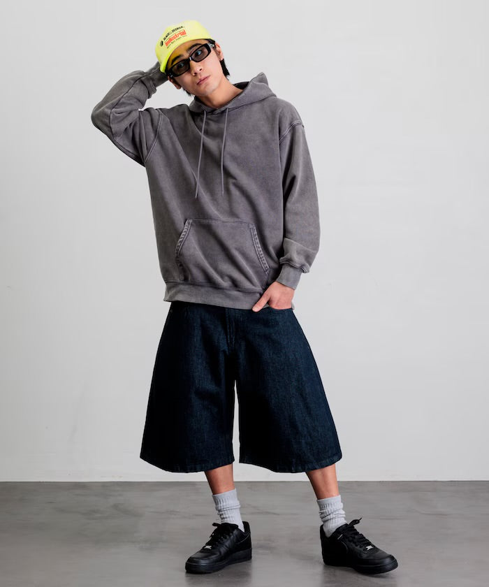 FREAK'S STORE
Wide silhouette, one-wash, curved denim cropped Pants
