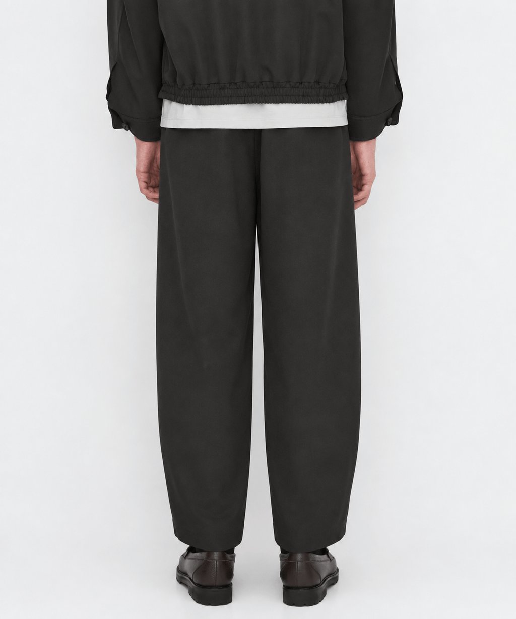 United Tokyo 超撥水 SUPER 120‘s WOOL GABARDINE 2Pleated barrel-leg pants