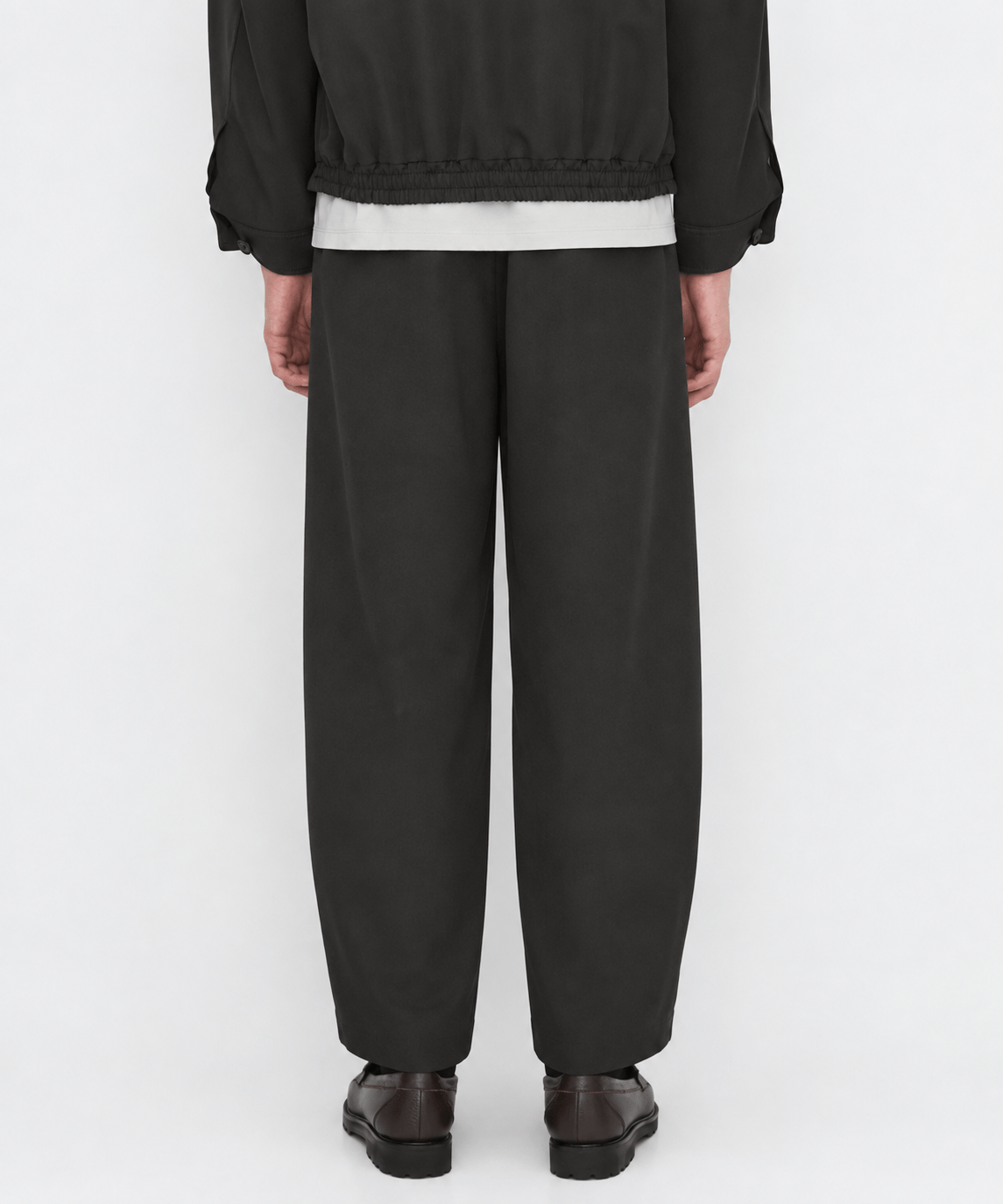 United Tokyo 超撥水 SUPER 120‘s WOOL GABARDINE 2Pleated barrel-leg pants