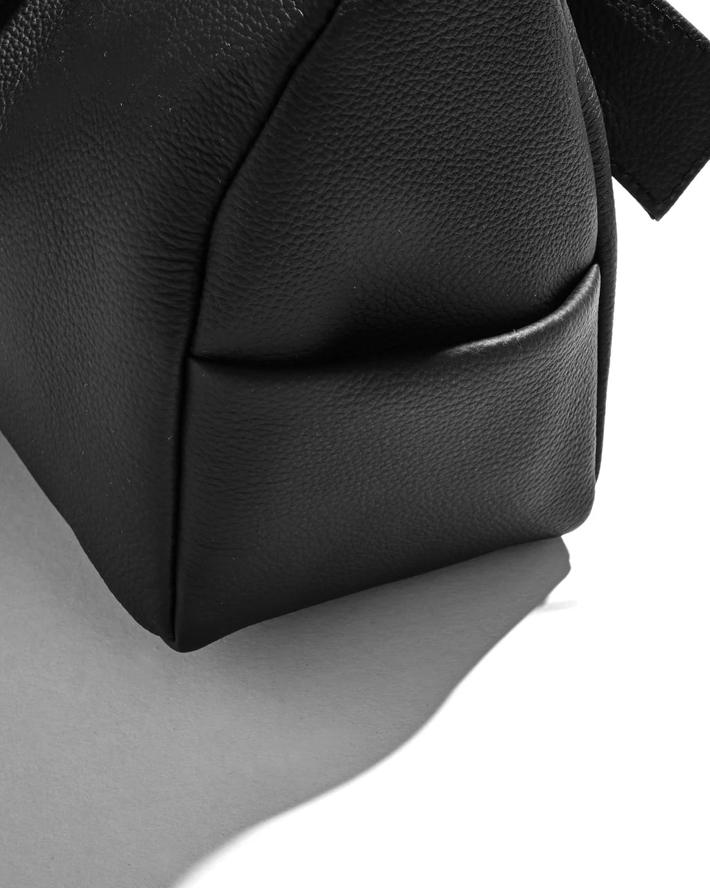 CLESSTE
GRAIN LEATHER DAYOFF BAG MINI