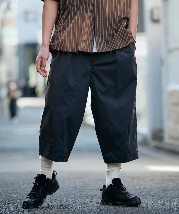 FREAK'S STORE
Easy Care Fabric Wide-leg Two-pleat Three-quarter Length Barrel Shorts