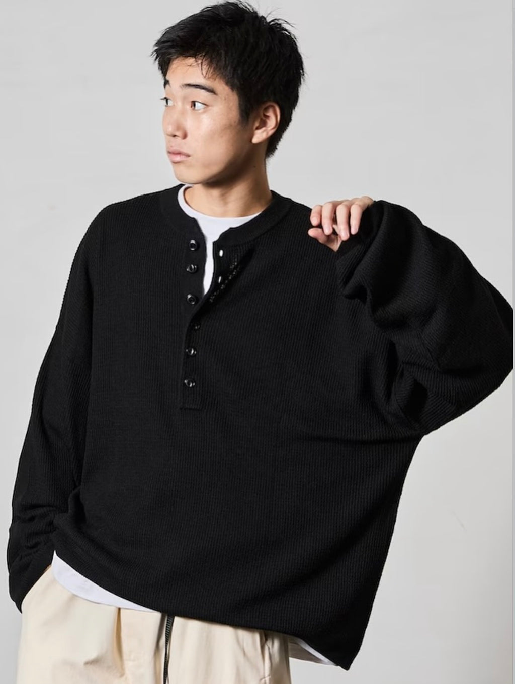 FREAK‘S STORE
Big silhouette deep henley neck Knit