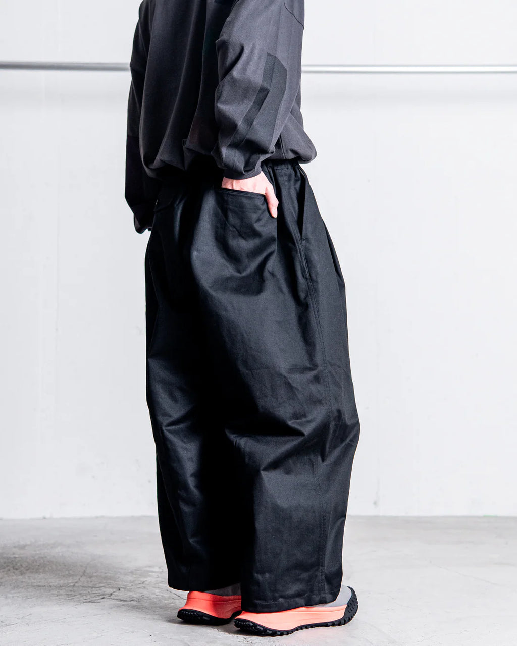 新款預訂 IS-NESSBALLOON EZ PANTS
