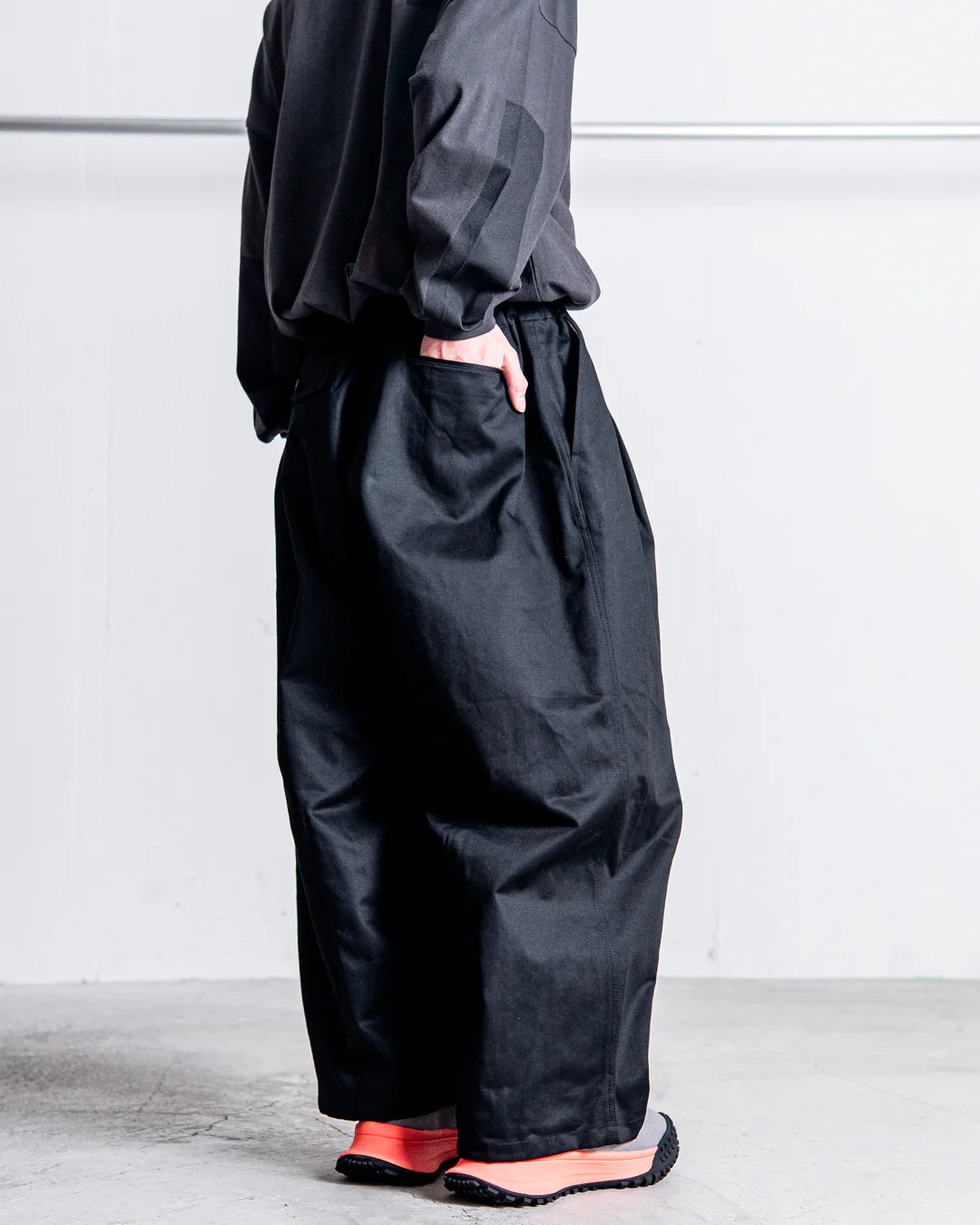 新款預訂 IS-NESSBALLOON EZ PANTS