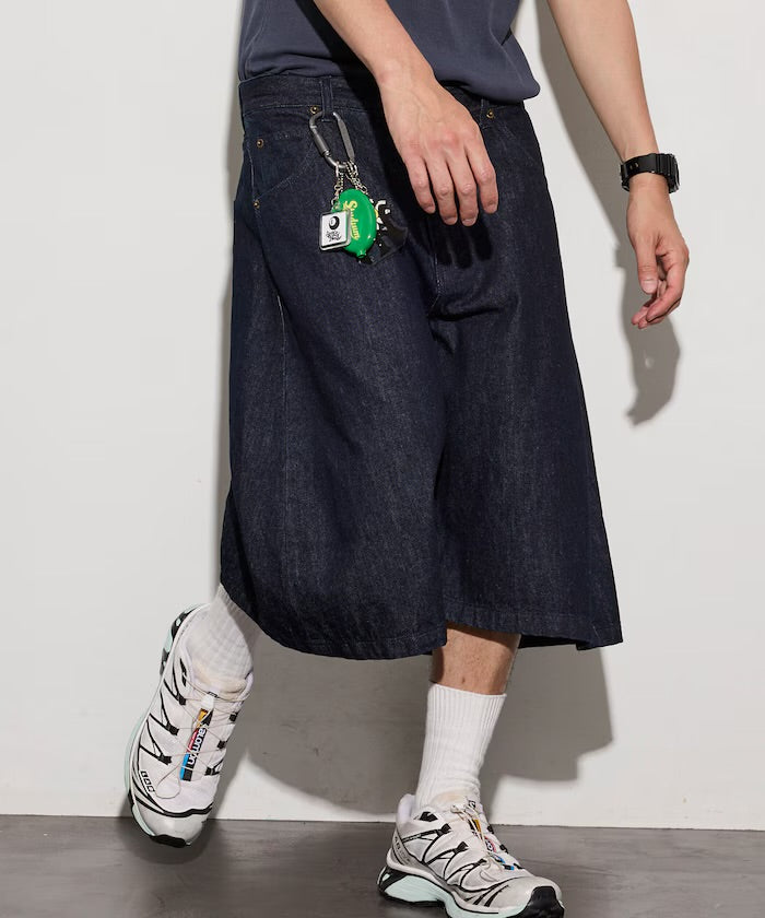 FREAK'S STORE
Wide silhouette, one-wash, curved denim cropped Pants