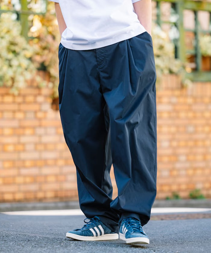 FREAK'S STORE
Easy Care Fabric Wide Silhouette Double Tuck Slacks