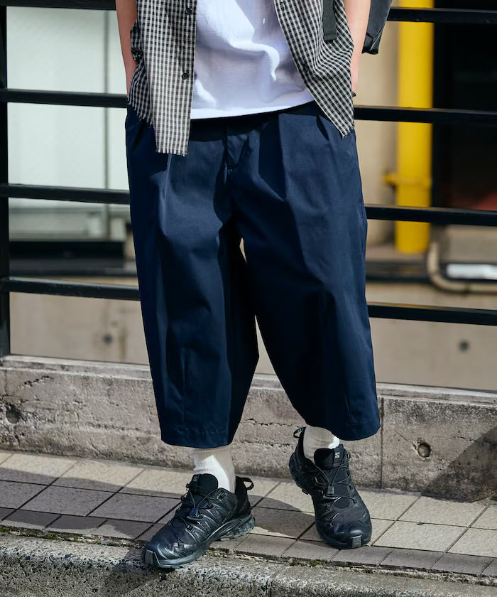 FREAK'S STORE
Easy Care Fabric Wide-leg Two-pleat Three-quarter Length Barrel Shorts