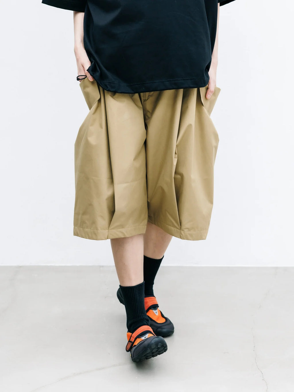 CLESSTE
+PHENIX WINDSTOPPER® BY GORE-TEX LABS CITY FLAP WIDE BALLOON HALF PANTS
