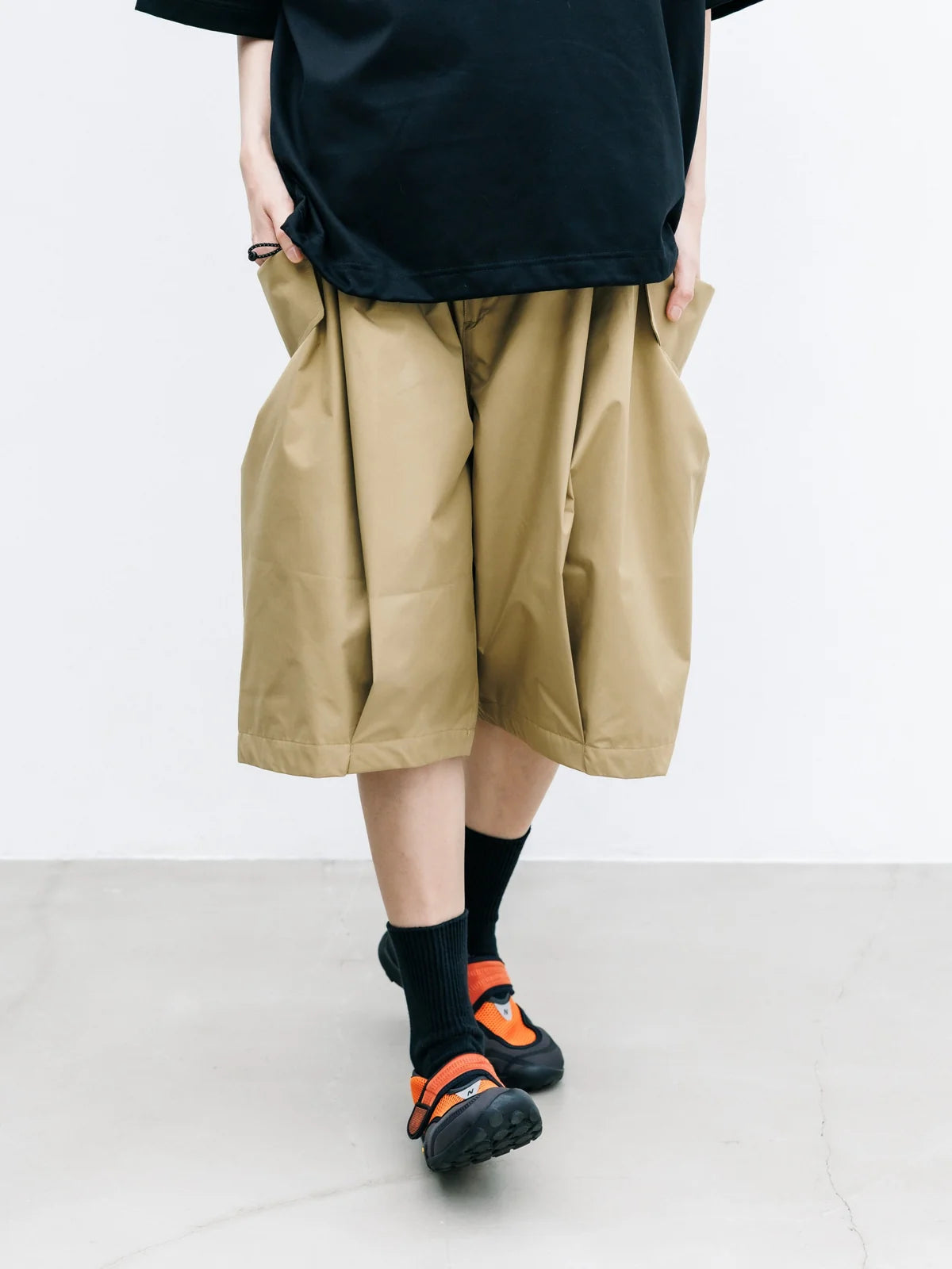 CLESSTE
+PHENIX WINDSTOPPER® BY GORE-TEX LABS CITY FLAP WIDE BALLOON HALF PANTS