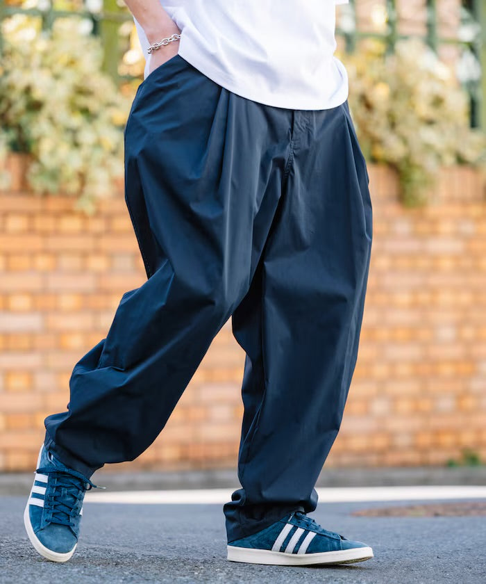 FREAK'S STORE
Easy Care Fabric Wide Silhouette Double Tuck Slacks