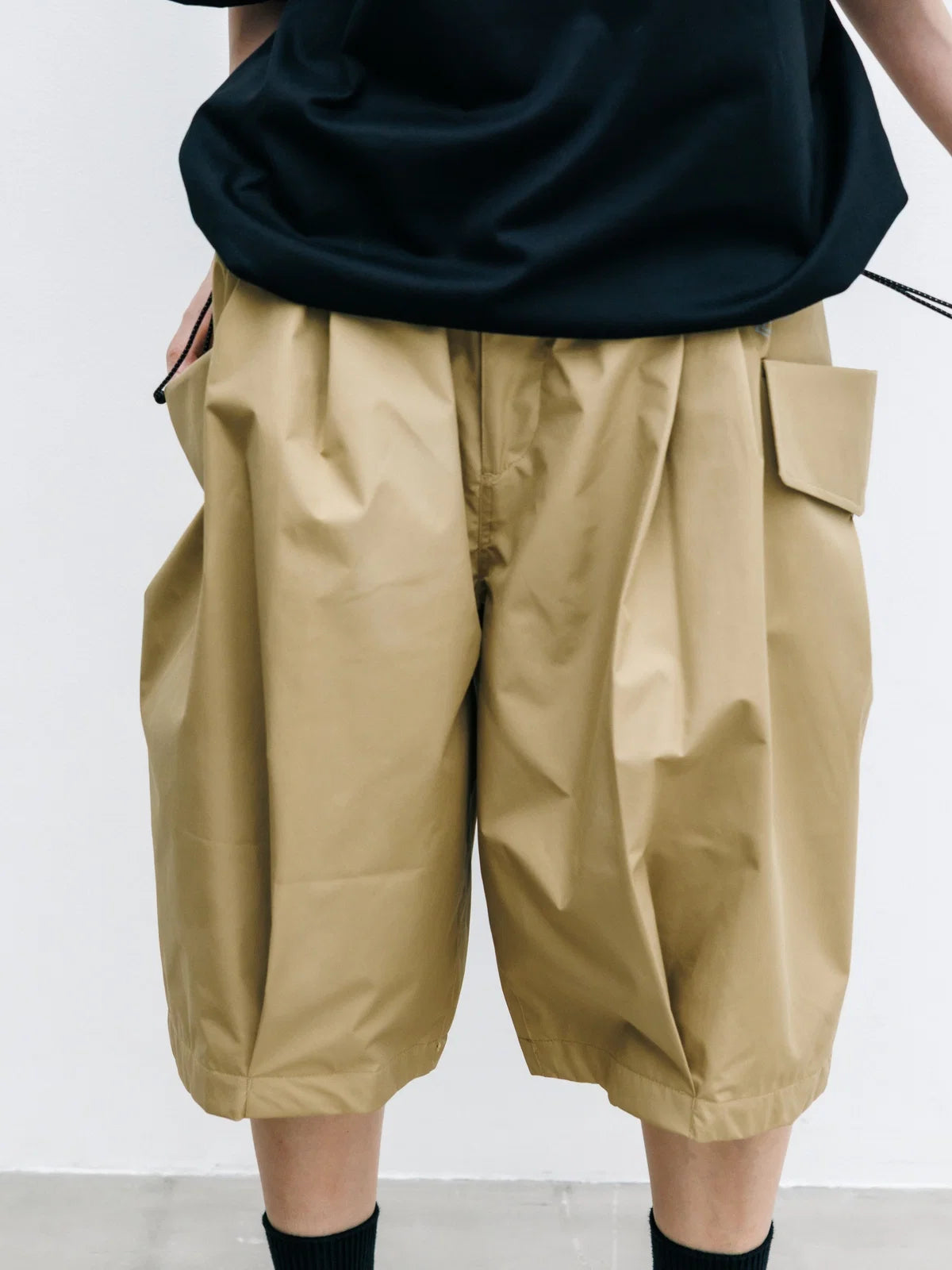 CLESSTE
+PHENIX WINDSTOPPER® BY GORE-TEX LABS CITY FLAP WIDE BALLOON HALF PANTS