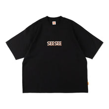 將圖片載入圖庫檢視器 24SS SEE SEE / [S4] Basic ss Official Font Logo Tee
