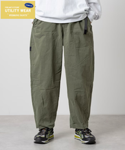 將圖片載入圖庫檢視器 Freak&#39;s Store  / Loose-fit cotton nylon waving Belt cropped Pants
