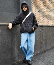 將圖片載入圖庫檢視器 Freak&#39;s Store / Loose-fit waving Belt cropped Denim pants
