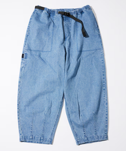 將圖片載入圖庫檢視器 Freak&#39;s Store / Loose-fit waving Belt cropped Denim pants
