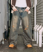 將圖片載入圖庫檢視器 24AW FREAK&#39;S STORE / Wide silhouette distressed curved Denim pants
