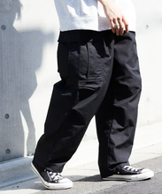 將圖片載入圖庫檢視器 Freak&#39;s Store  /  6 pocket wide silhouette cargo pants
