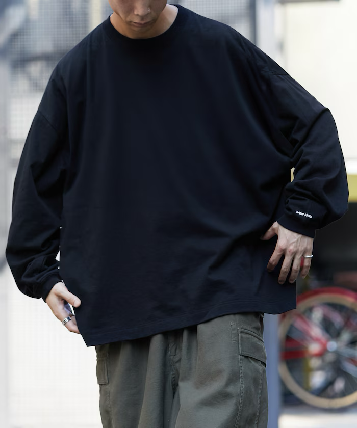 CHOW DOWN / Wide silhouette, one-point embroidery, crew neck, long sleeve T-shirt